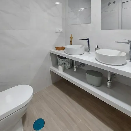 3 Bedroom Beautiful In Apartament